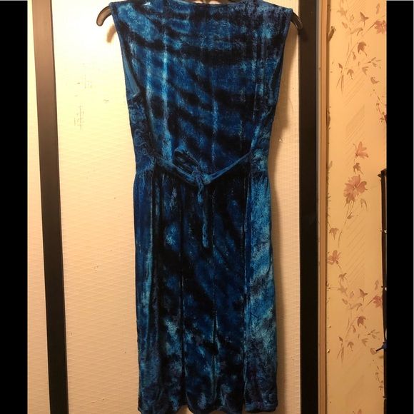 Beautiful Blue Velvet Dress - Picture 4 of 5